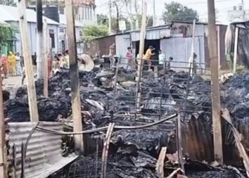গাজীপু‌রের অগ্নিকাণ্ড : ৯ দোকান ও ঘর পুড়ে ছাই