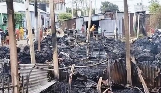 গাজীপুরের অগ্নিকাণ্ড : ৯ দোকান ও ঘর পুড়ে ছাই