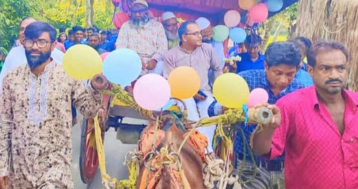 নাটোরের সিংড়ায় ঘোড়ার গাড়িতে চড়িয়ে শিক্ষক ও নৈশ প্রহরীকে বিদায়