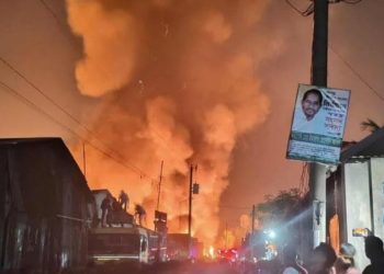 গাজীপুরে ঝুটের গুদামের আগুন