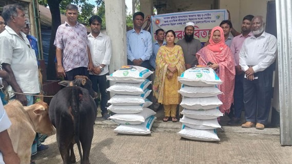 কাপাসিয়ায় ক্ষুদ্র নৃগোষ্ঠীর মাঝে গরু ও উপকরণ বিতরণ