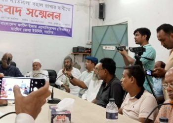 বিদ্যমান সার নীতিমালা বহাল রাখার দাবিতে নাটোরে সংবাদ সম্মেলন