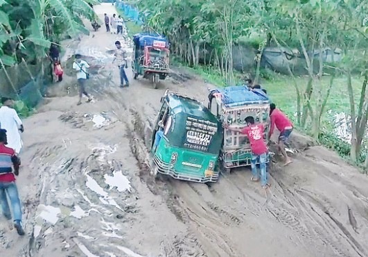 নেত্রকোনা-সিধলি সড়ক বেহাল, প্রতিদিন দুর্ভোগ হাজারো মানুষের