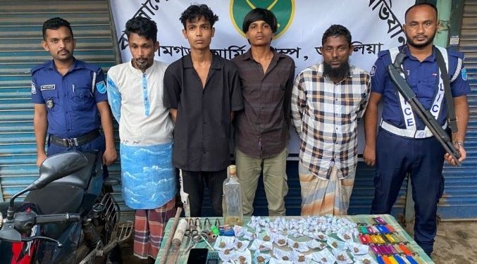 আশুলিয়ায় যৌথ বাহিনীর অভিযানে ৪ মাদক ব্যবসায়ী আটক