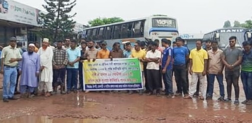 শ্রমিকদের মজুরি বৃদ্ধির দাবিতে নাটোর- ঢাকা রুটে বাস চলাচল বন্ধ-ভোগান্তিতে ঢাকাগামী যাত্রীরা