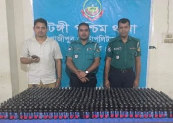 টঙ্গীতে পরিত্যক্ত প্রাইভেট কার থেকে ৬৪২ বোতল ফেনসিডিল জব্দ