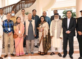 পূজা উদযাপন পরিষদের নেতাদের সঙ্গে প্রধান উপদেষ্টার বৈঠক