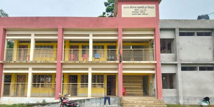 গাজীপুরে মেয়াদোত্তীর্ণ চকলেট খেয়ে ৮ স্কুলশিক্ষার্থী অসুস্থ