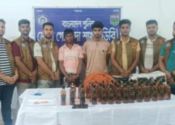 নাটোরে বিদেশি মদ ও ইয়াবাসহ আটক -২