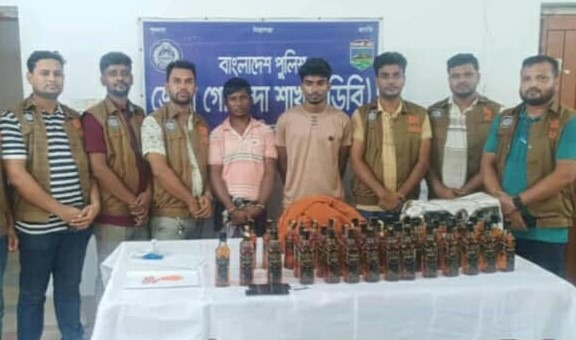 নাটোরে বিদেশি মদ ও ইয়াবাসহ আটক -২