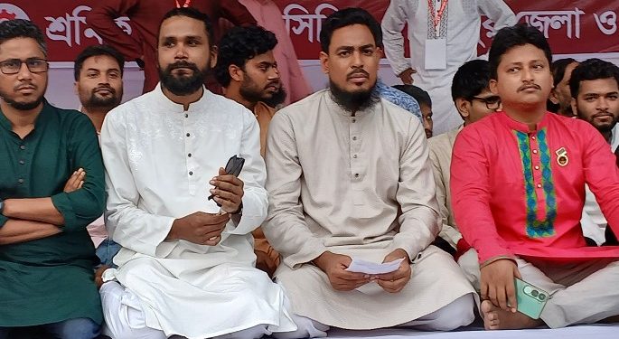 সংবিধানে শ্রমিকের অধিকার নিশ্চিত করা হয়নি : আখতার