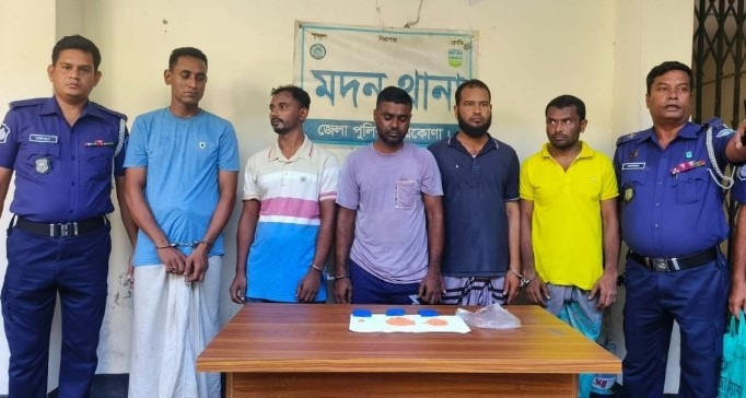 নেত্রকোনার মদনে ইয়াবাসহ ৫ মাদক ব্যবসায়ী গ্রেপ্তার