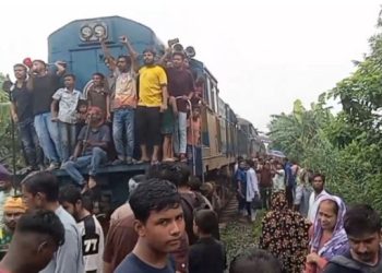 ফরিদপুরে ট্রেন আটকে যাত্রীদের নামিয়ে দেওয়ার অভিযোগ, সমন্বয়ক আটক