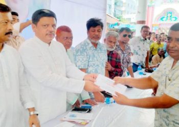 গাজীপুরে ১২৯ পূজামণ্ডপে তারেক রহমানের উপহার