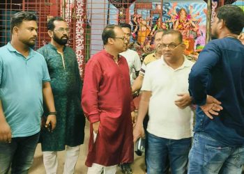 নাটোরের সিংড়ায় পূজামণ্ডপ পরিদর্শনে বিএনপি নেতা দাউদার মাহমুদ