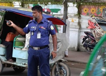 ফুটপাত দখল, সড়ক সংকট ও অনিয়মেই জটিল হচ্ছে ময়মনসিংহের যানবাহন চলাচল