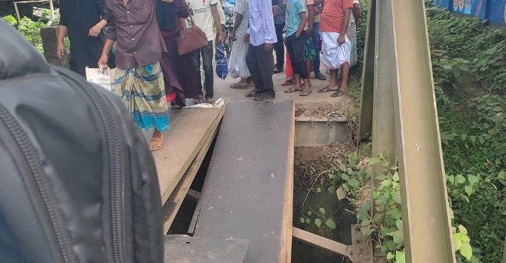 শ্রীপুরে ২৮ বারের মতো ভাঙল বেইলি ব্রিজ, এবার স্লিপার নদীতে, যোগাযোগ বিচ্ছিন্ন