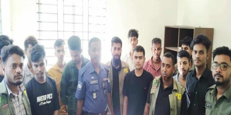 গাজীপুরে মধ্যরাতে সাফারি পার্কে তরুণদের অবৈধ অনুপ্রবেশ, আটক ১১