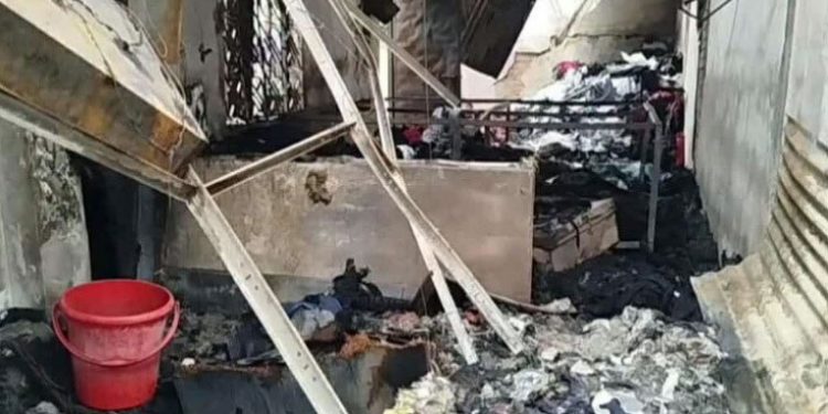 গাজীপুরে মার্কেটে আগুন, ৮ দোকান পুড়ে ছাই