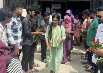 সরকারি কে এম এইচ কলেজের নবাগত শিক্ষার্থীদের বরণ করে নিলেন ছাত্রদল