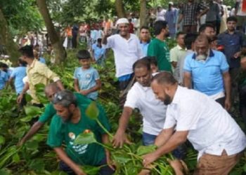 নেত্রকোনার ধলাই নদীতে পরিচ্ছন্নতা অভিযান উদ্বোধন