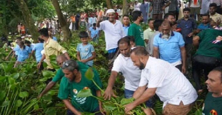 নেত্রকোনার ধলাই নদীতে পরিচ্ছন্নতা অভিযান উদ্বোধন