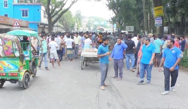 নাটোরে ট্রাকচাপায় যুবক নিহত