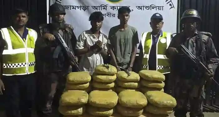 আশুলিয়ায় যৌথ বাহিনী অভিযান ২৫ কেজি গাঁজাসহ তিন মাদক কারবারি আটক