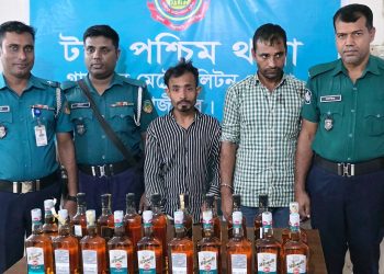 টঙ্গীতে ২০ বোতল বিদেশি মদসহ দুই যুবক গ্রেপ্তার