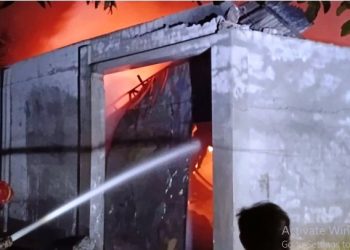 গাজীপুরের শ্রীপুরে ঝুটের গুদামে আগুন সাড়ে চার ঘণ্টায় নিয়ন্ত্রণে