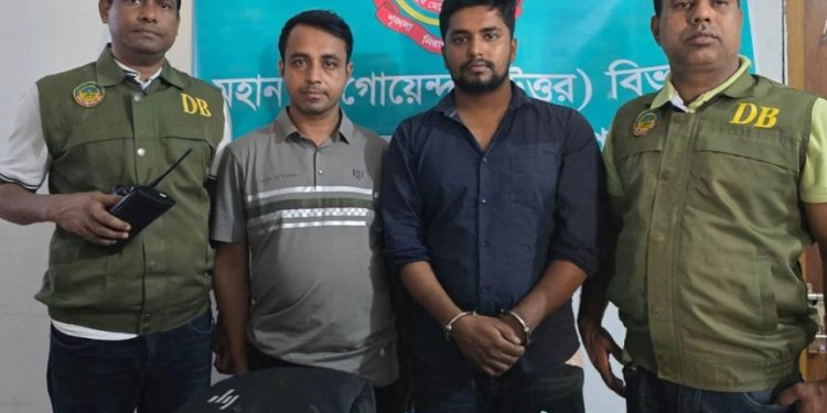 গাজীপুরে বিদেশে চাকরির প্রলোভন দেখিয়ে গৃহবধূকে পাচার দুই প্রতারক গ্রেফতার