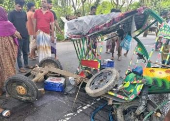 নাটোরে বাসের ধাক্কায় প্রাণ গেল অটোরিকশার ৩ যাত্রীর, আহত ২