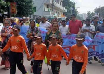 গাজীপুরে শহীদ বরকত স্টেডিয়াম ২৫ বছরের জন্য লিজ দেওয়ার উদ্যোগের চেষ্টার প্রতিবাদে বিক্ষোভ