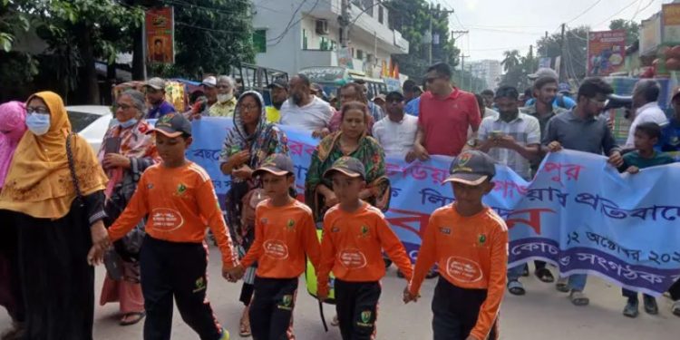 গাজীপুরে শহীদ বরকত স্টেডিয়াম ২৫ বছরের জন্য লিজ দেওয়ার উদ্যোগের চেষ্টার প্রতিবাদে বিক্ষোভ