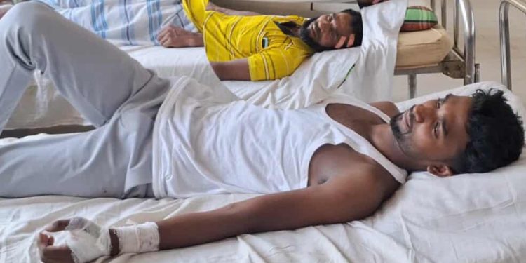 গাজীপুরে মাদক সেবনের প্রতিবাদ করায় বাবা-ছেলের ওপর হামলা