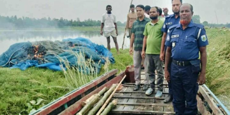 নাটোরের সিংড়ায় ৩ লাখ টাকার স্রোতিজাল পুড়িয়ে ধ্বংস