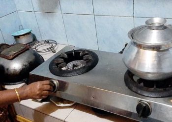 টঙ্গীতে তিতাস গ্যাসের লাইনে সরবরাহ বন্ধ বিপাকে পড়েছেন বাসিন্দারা