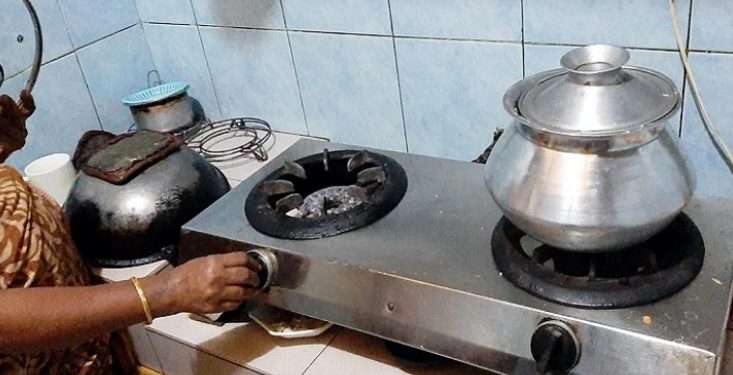 টঙ্গীতে তিতাস গ্যাসের লাইনে সরবরাহ বন্ধ বিপাকে পড়েছেন বাসিন্দারা