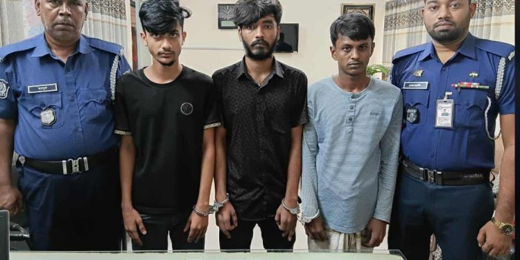 নাটোরে লালপুর থেকে মাদকসহ ইমু হ্যাকার চক্রের তিন সদস্য গ্রেপ্তার