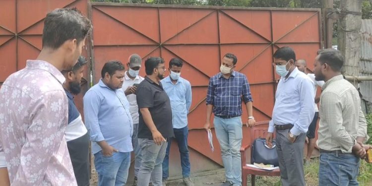 সাভারে পরিবেশ দূষণের অভিযোগে চার কারখানায় অভিযান, ৪ লাখ টাকা জরিমানা