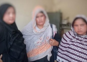 সাভার উপজেলা স্বাস্থ্য কমপ্লেক্সে রোগীদের স্বর্ণের গহনা, মানিব্যাগসহ টাকা চুরির অভিযোগে তিন নারীকে আটক