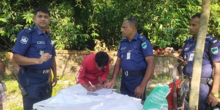 চুয়াডাঙ্গায় মদপানে ৭ মৃত্যুর ৪ মরদেহ ময়নাতদন্তের জন্য কবর থেকে উত্তোলন