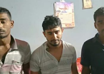 নাটোরের লালপুরে পাখি শিকার নিষেধ করায় গুলি- আহত ১জন -আটক ৩ জন