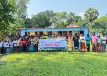 নাটোরের সিংড়ায় প্রধান শিক্ষকের অপসারণের দাবিতে এলাকাবাসীর মানববন্ধন