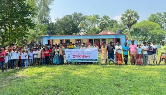 নাটোরের সিংড়ায় প্রধান শিক্ষকের অপসারণের দাবিতে এলাকাবাসীর মানববন্ধন