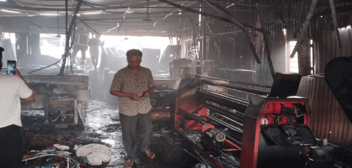 টঙ্গীতে কাপড় কাটিং কারখানা পুড়ে ছাই
