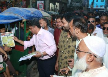 টঙ্গীর ৫৪ নং ওয়ার্ডে গাজীপুর-৬ আসনের মনোনয়ন প্রত্যাশী জাবেদ আহমেদ সুমন সরকারের উঠান বৈঠক ও লিফলেট বিতরণ