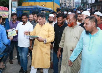 গাজীপুরে ‘রাষ্ট্র মেরামতের ৩১ দফা’ লিফলেট বিতরণ করেন এমপি পদপ্রার্থী সরকার জাবেদ আহমেদ সুমন