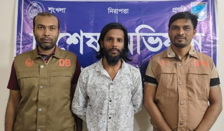 আশুলিয়ায় ডিবি পুলিশের অভিযান, ছিনতাইকারী চক্রের সদস্য গ্রেপ্তার