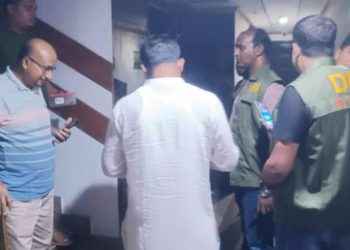 টঙ্গীর জাভান হোটেল এন্ড বারে ডিবি পুলিশের অভিযান